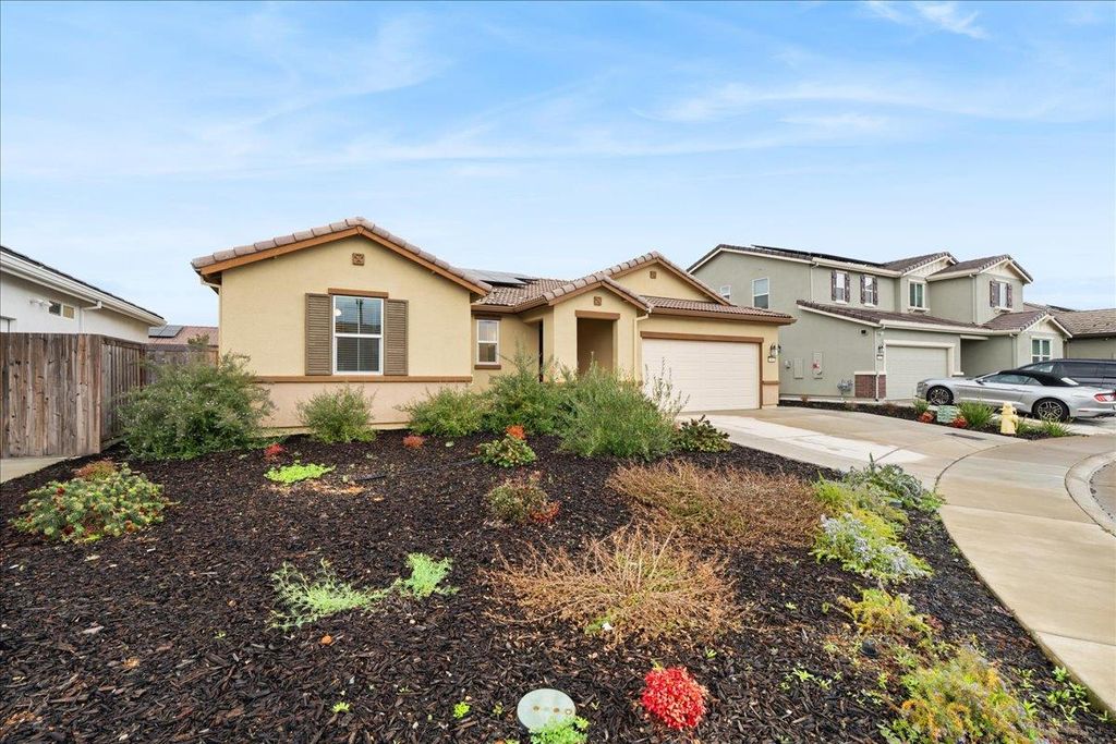 Photo of 948 Brooke Stream Court, Lincoln, CA 95648 (MLS # 226017171)
