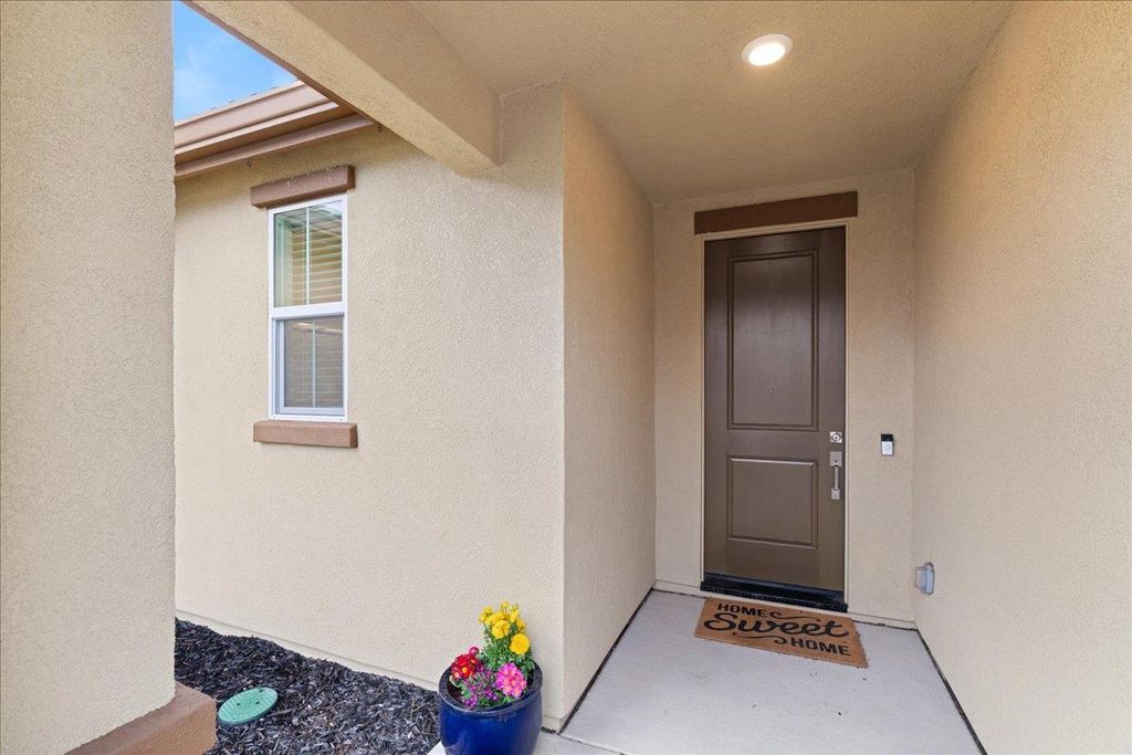 Photo of 948 Brooke Stream Court, Lincoln, CA 95648 (MLS # 226017171)