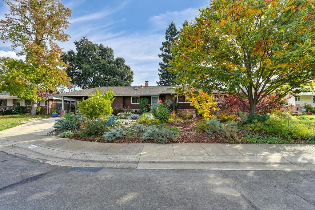 Photo of 5855 Annrud Way, Sacramento, CA 95822 (MLS # 225142681)