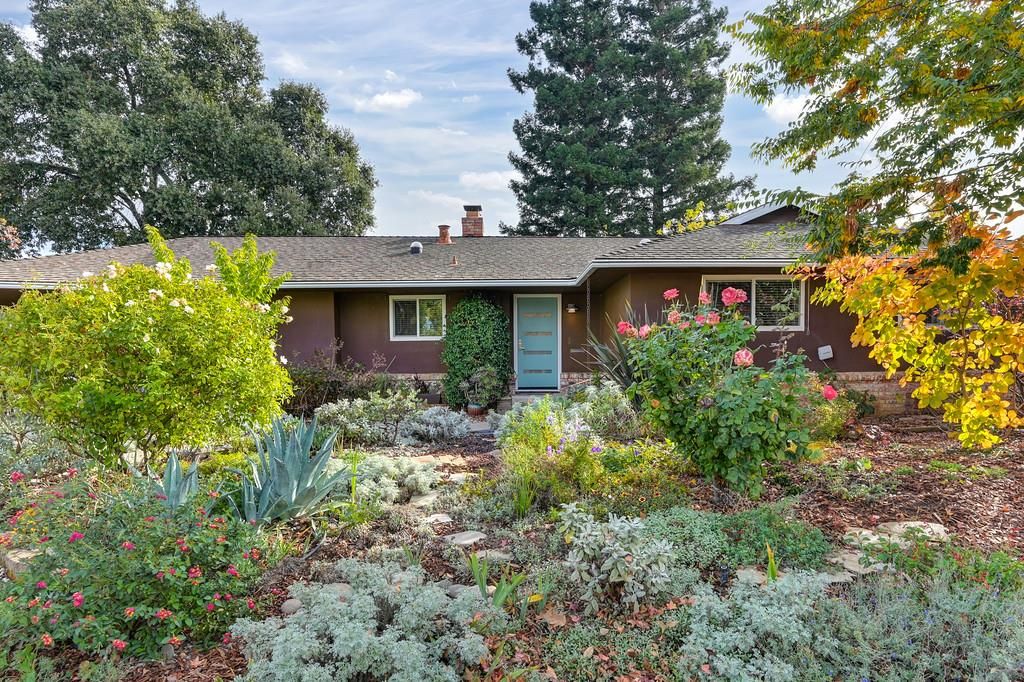 Photo of 5855 Annrud Way, Sacramento, CA 95822 (MLS # 225142681)
