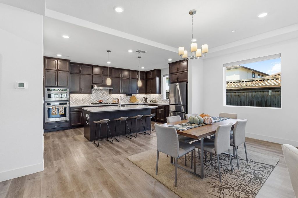 Photo of 242 McKays Point Pl, West Sacramento, CA 95605 (MLS # 225140167)