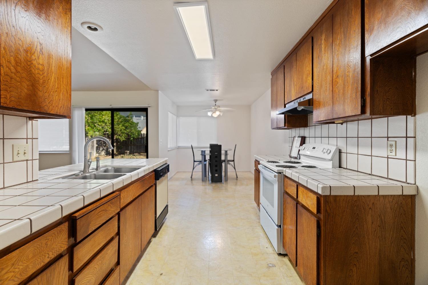 Stockton, California 95210, United States, 3 Bedrooms Bedrooms, ,2 BathroomsBathrooms,Residential,Active,142149