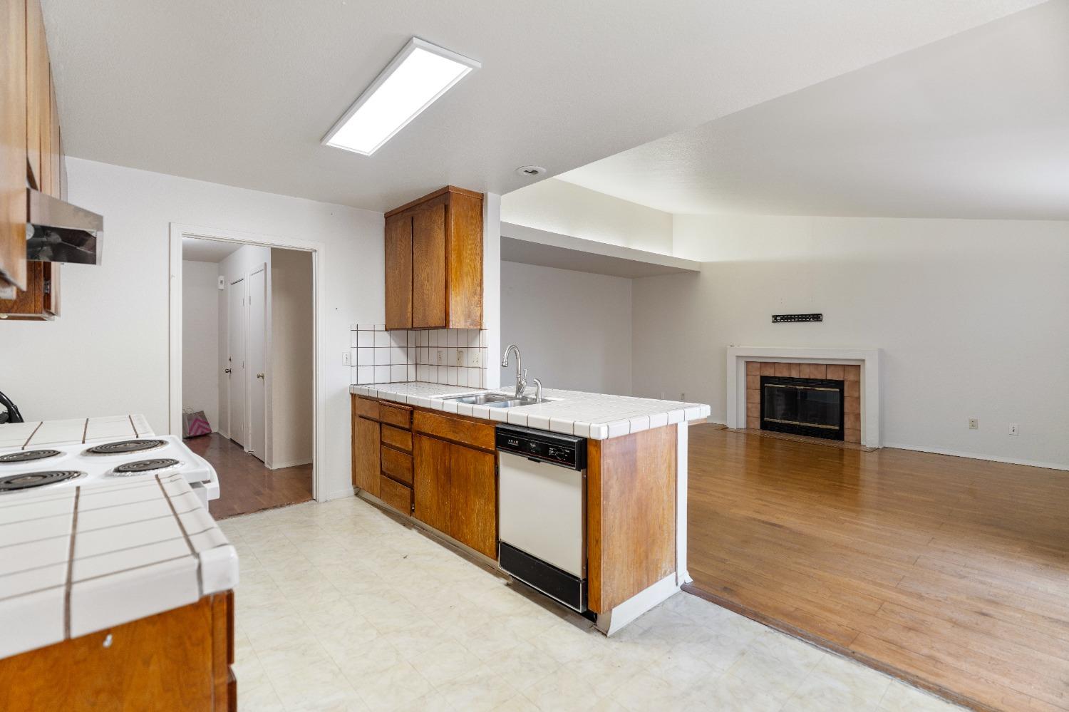 Stockton, California 95210, United States, 3 Bedrooms Bedrooms, ,2 BathroomsBathrooms,Residential,Active,142149