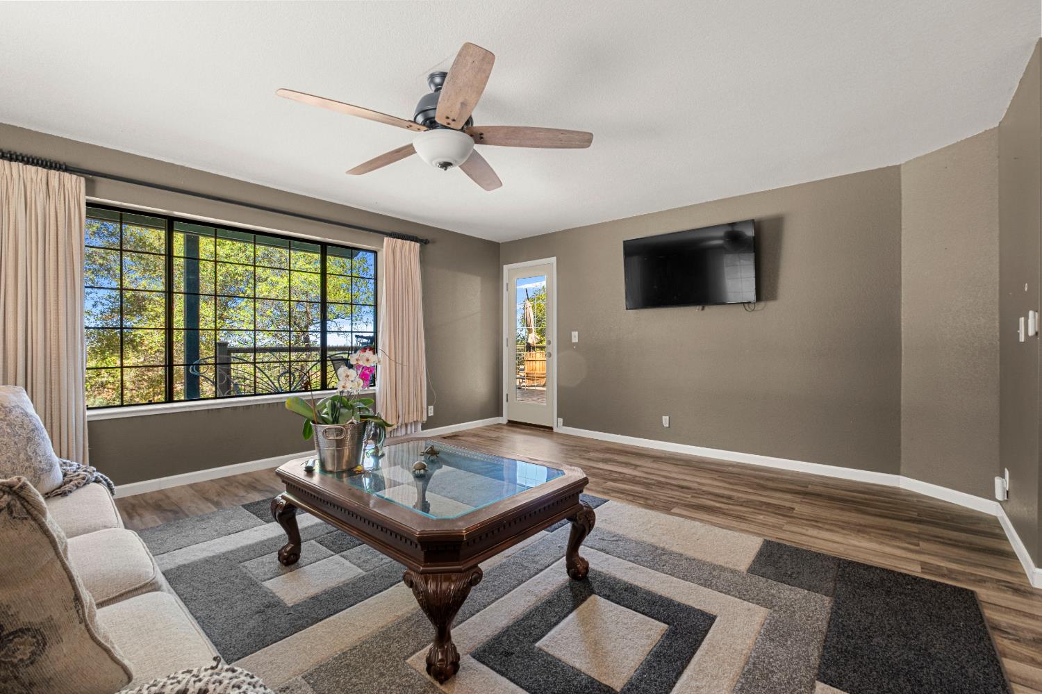 3301 Ahwahnee Way