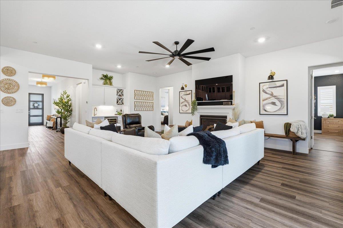 1384 Red Lake Way