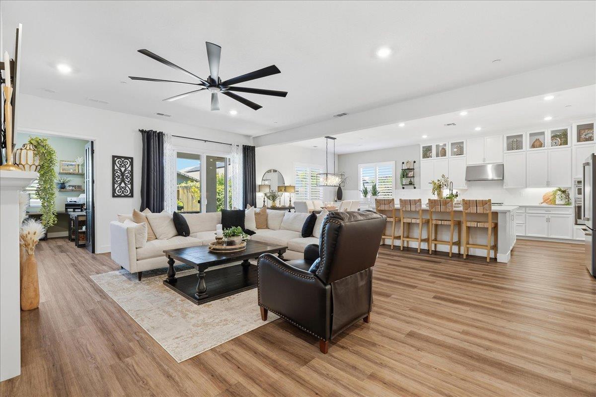 1384 Red Lake Way