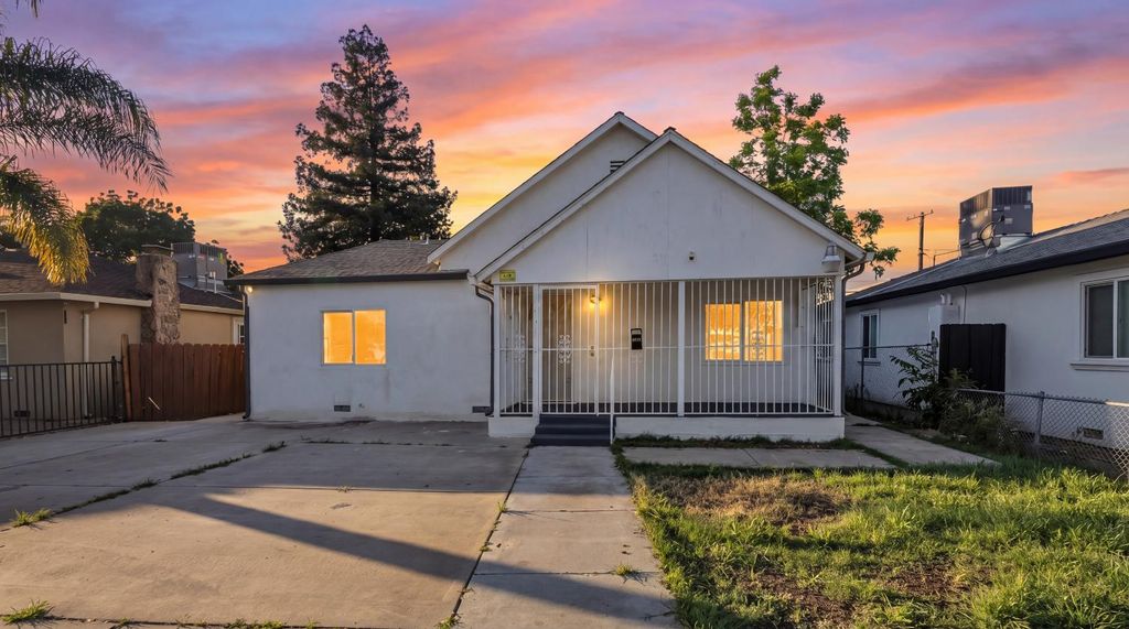 Photo of 2335 E Washington Street, Stockton, CA 95205 (MLS # 226046982)