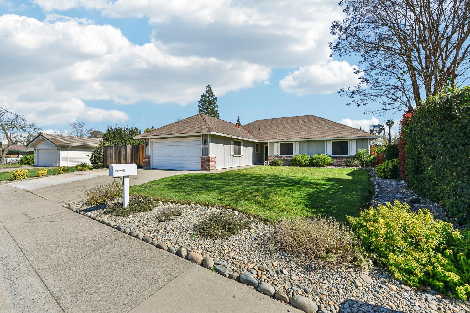 1507 Crestmont Avenue