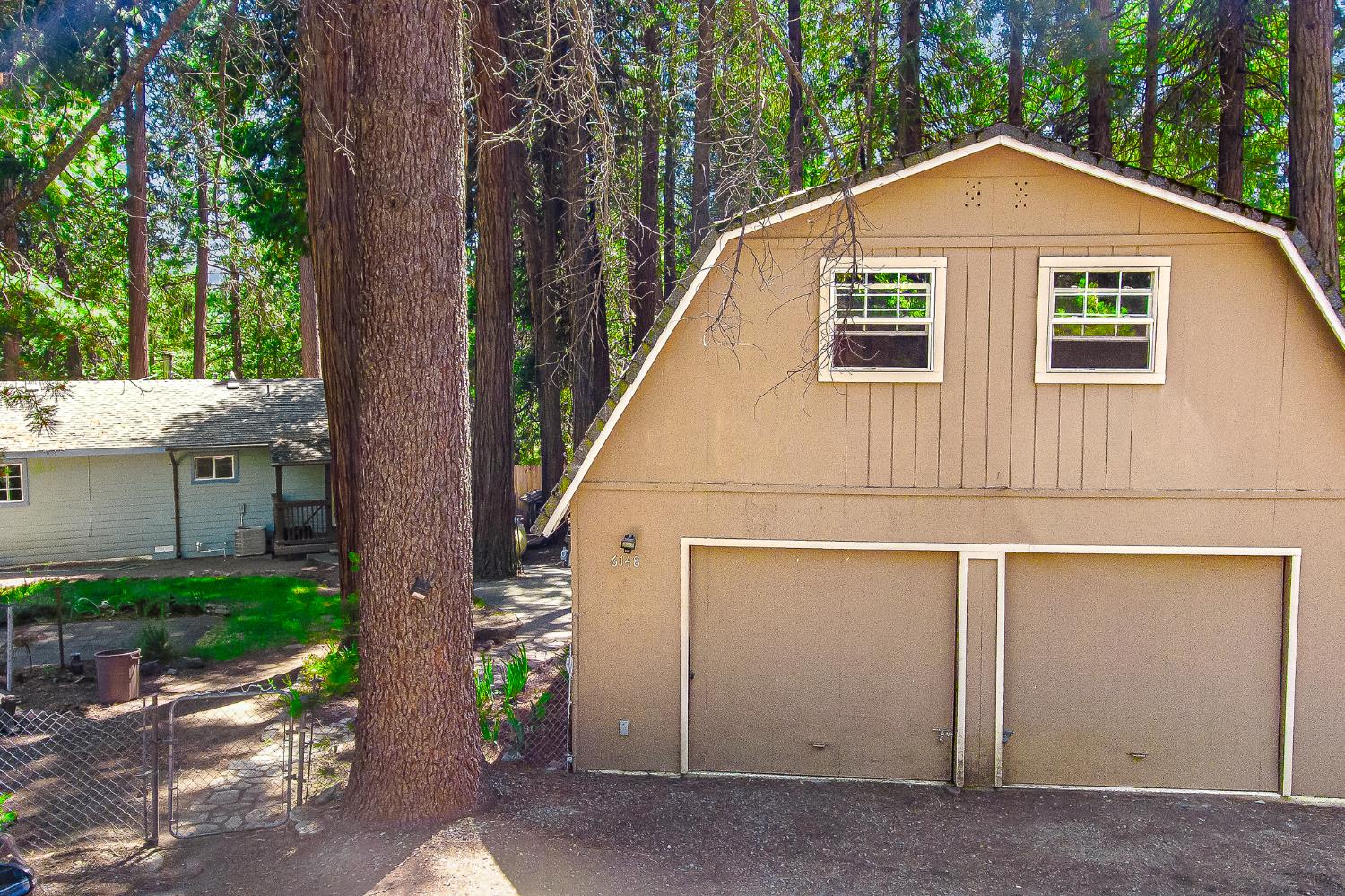 6148 Red Robin Road