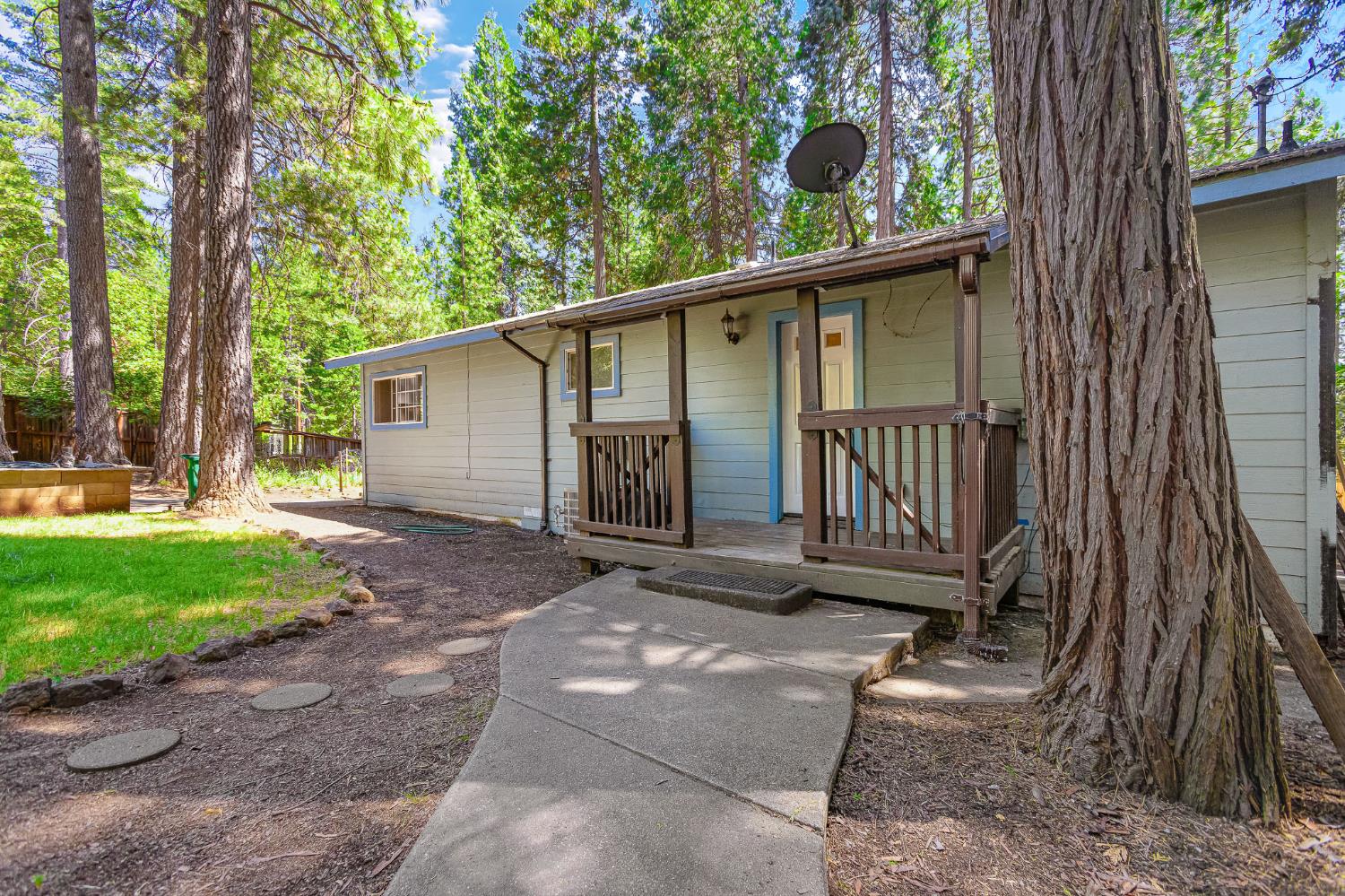 6148 Red Robin Road