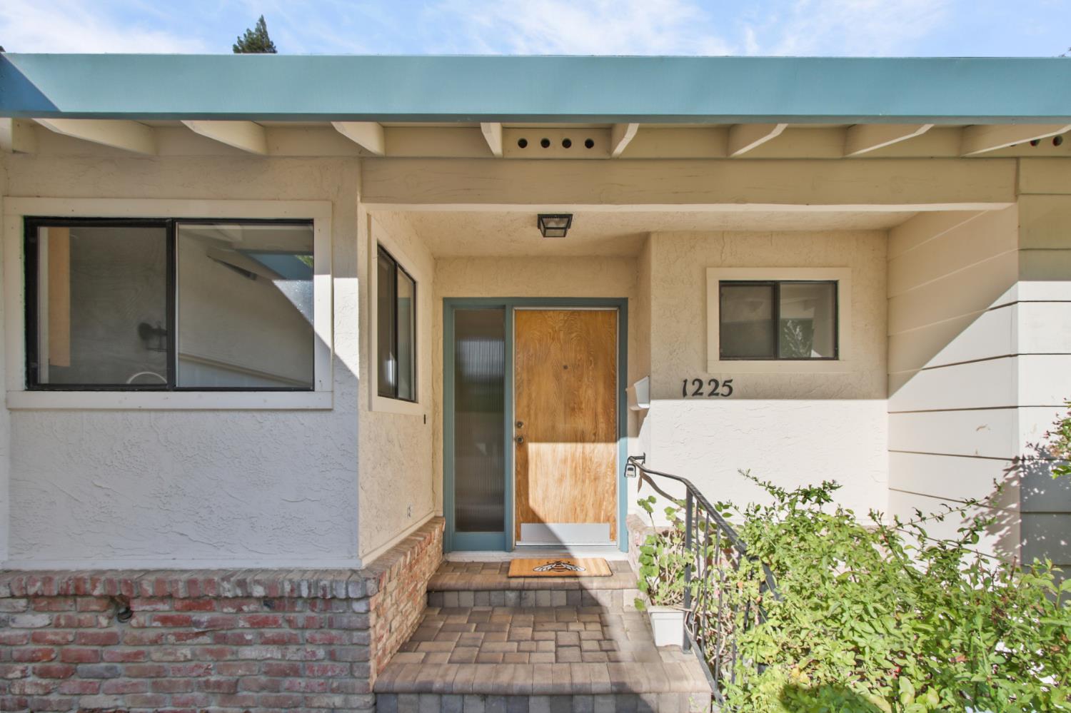 1225 Cedar Place