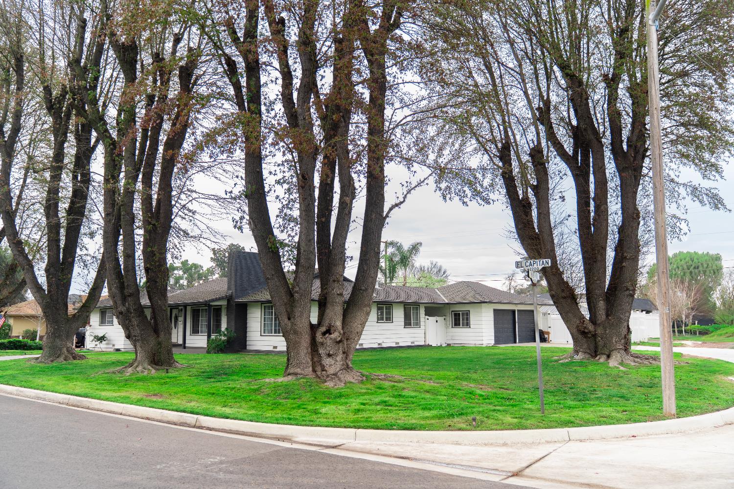 2220 N El Capitan Drive