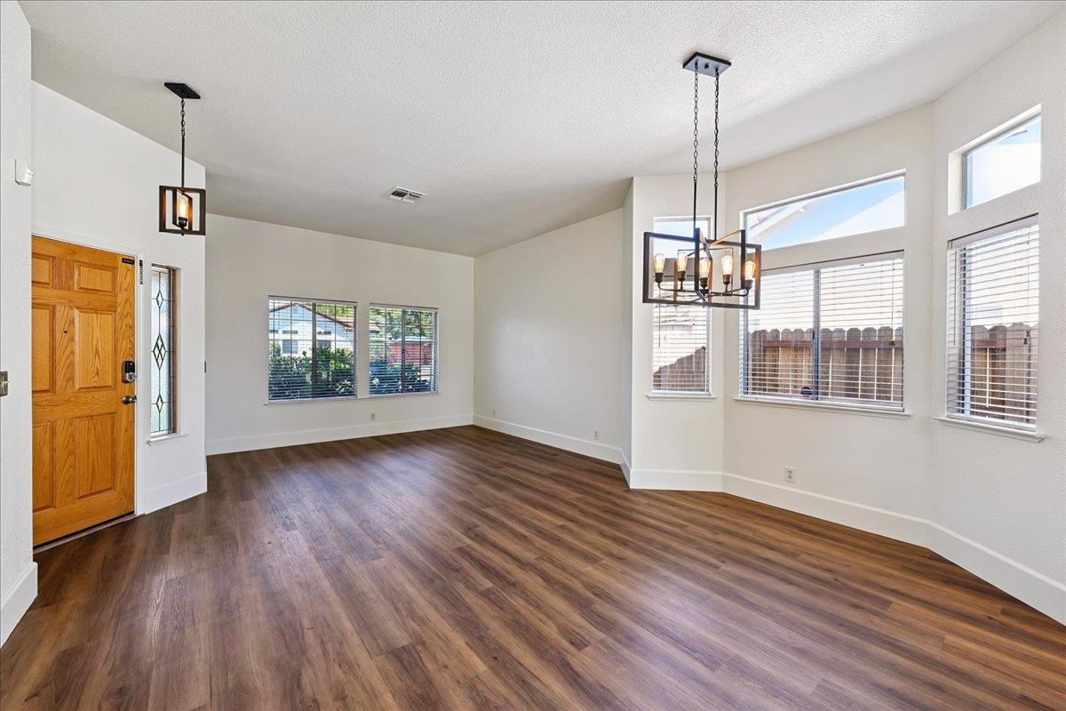 1418 Lorimer Way