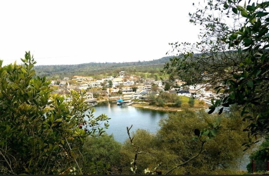 4740 Lakeshore Drive