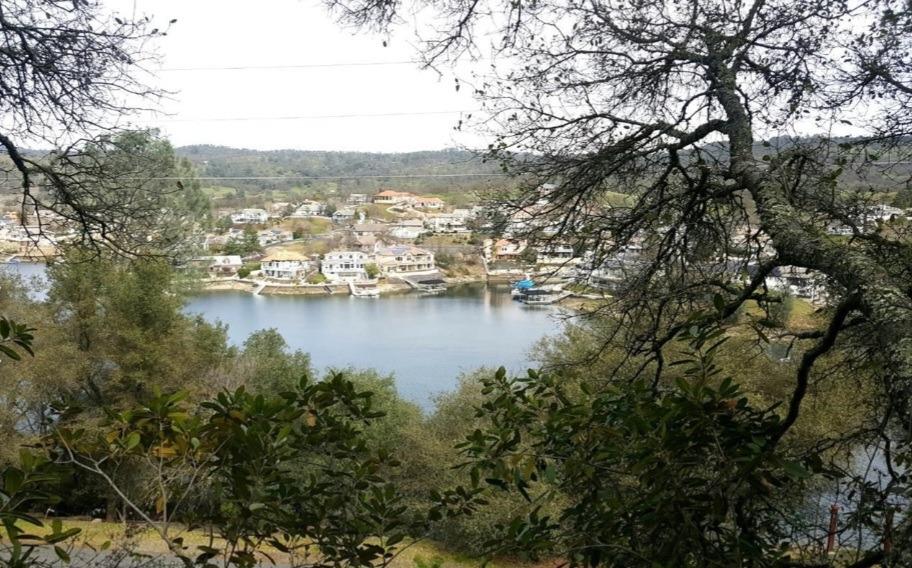 4740 Lakeshore Drive