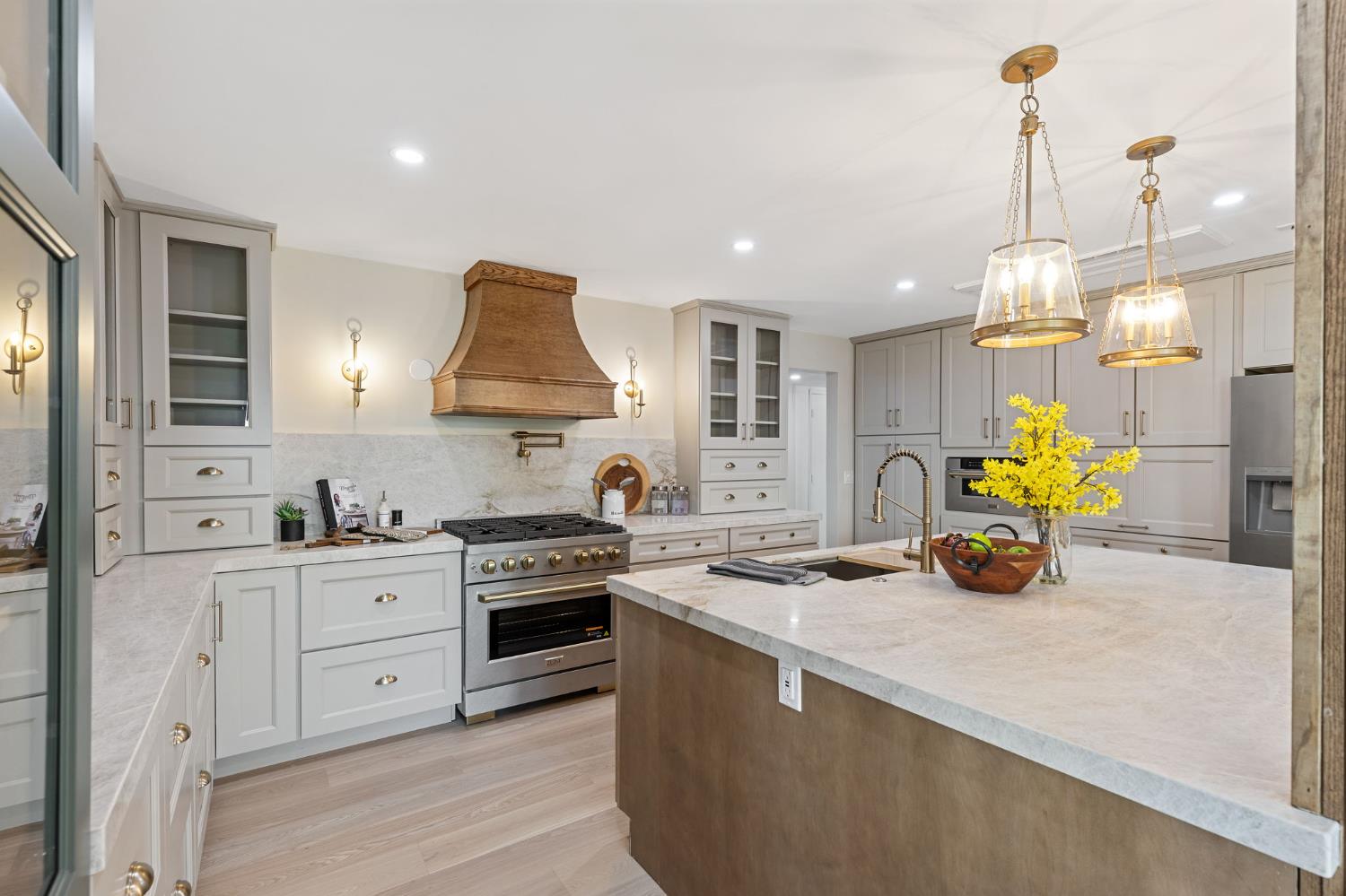 9815 Mira Del Rio Drive