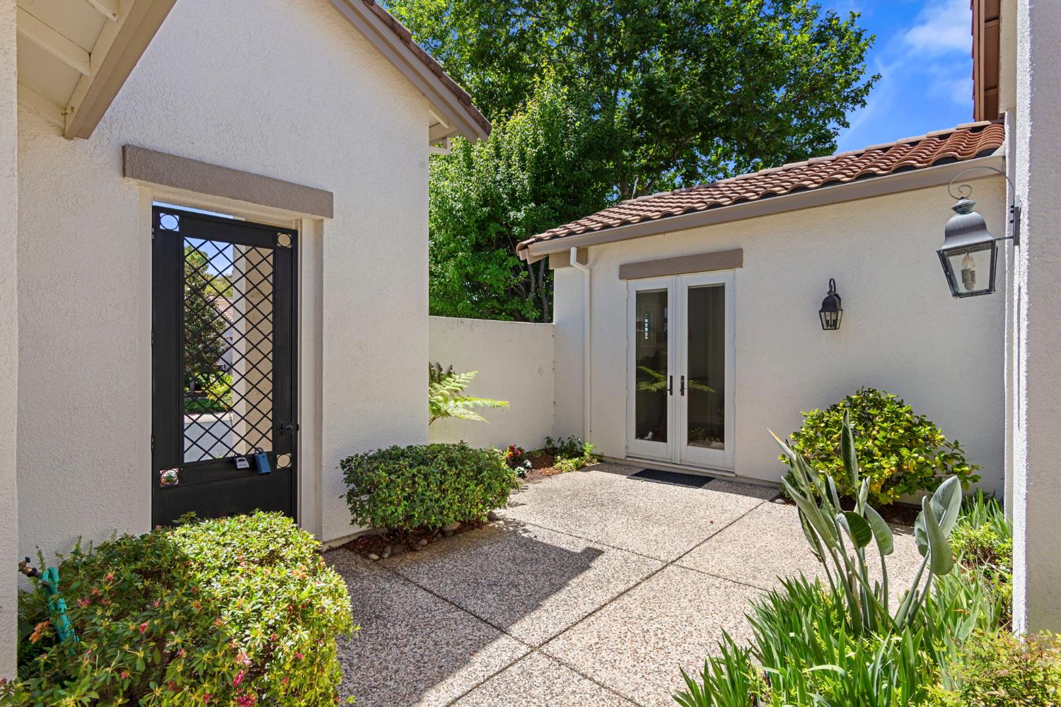 1584 Summerhill Lane