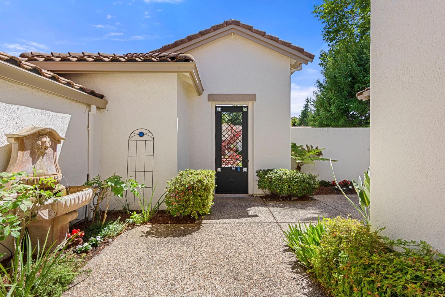 1584 Summerhill Lane