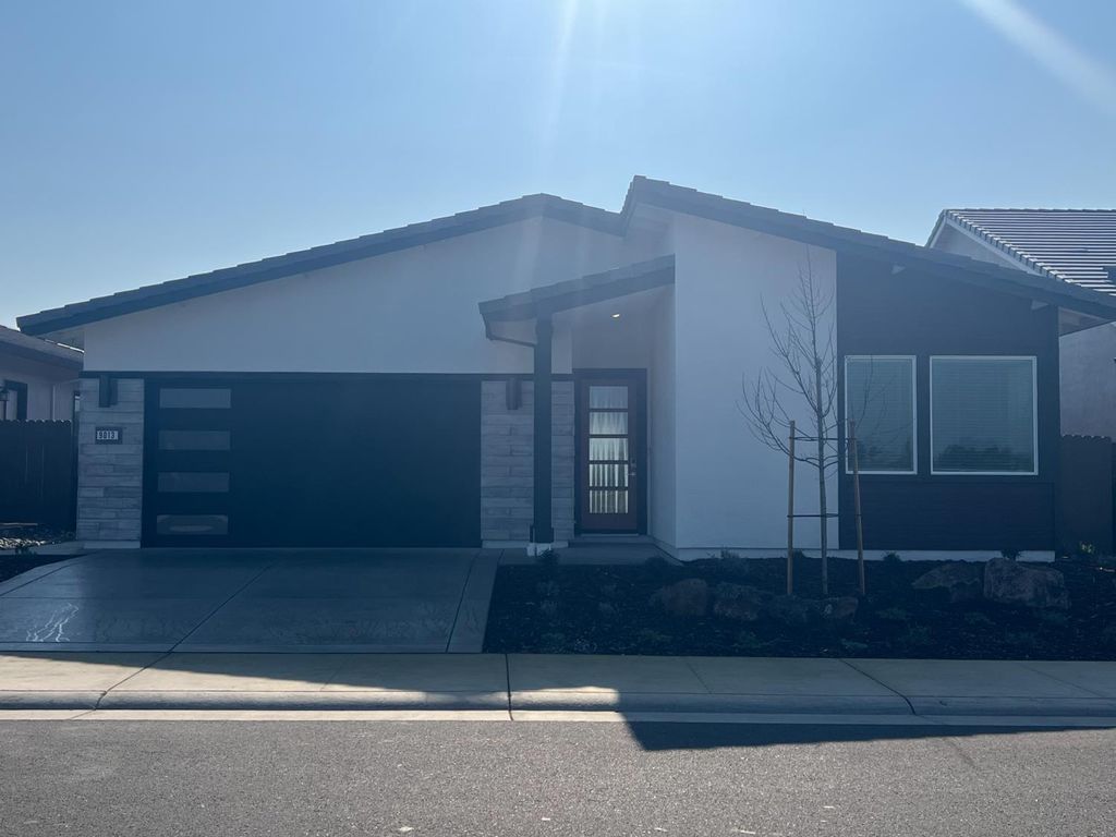 Photo of 9013 Elliott Springs Drive, Elk Grove, CA 95624 (MLS # 226017920)