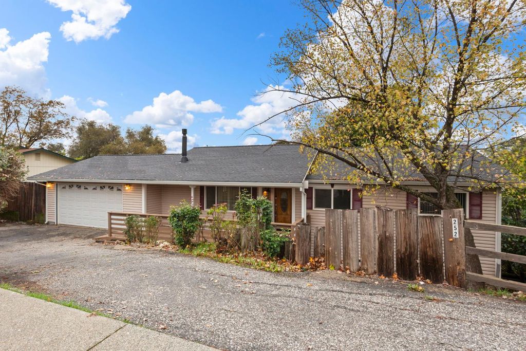 Photo of 252 Poet Smith Drive, Auburn, CA 95603 (MLS # 225147426)