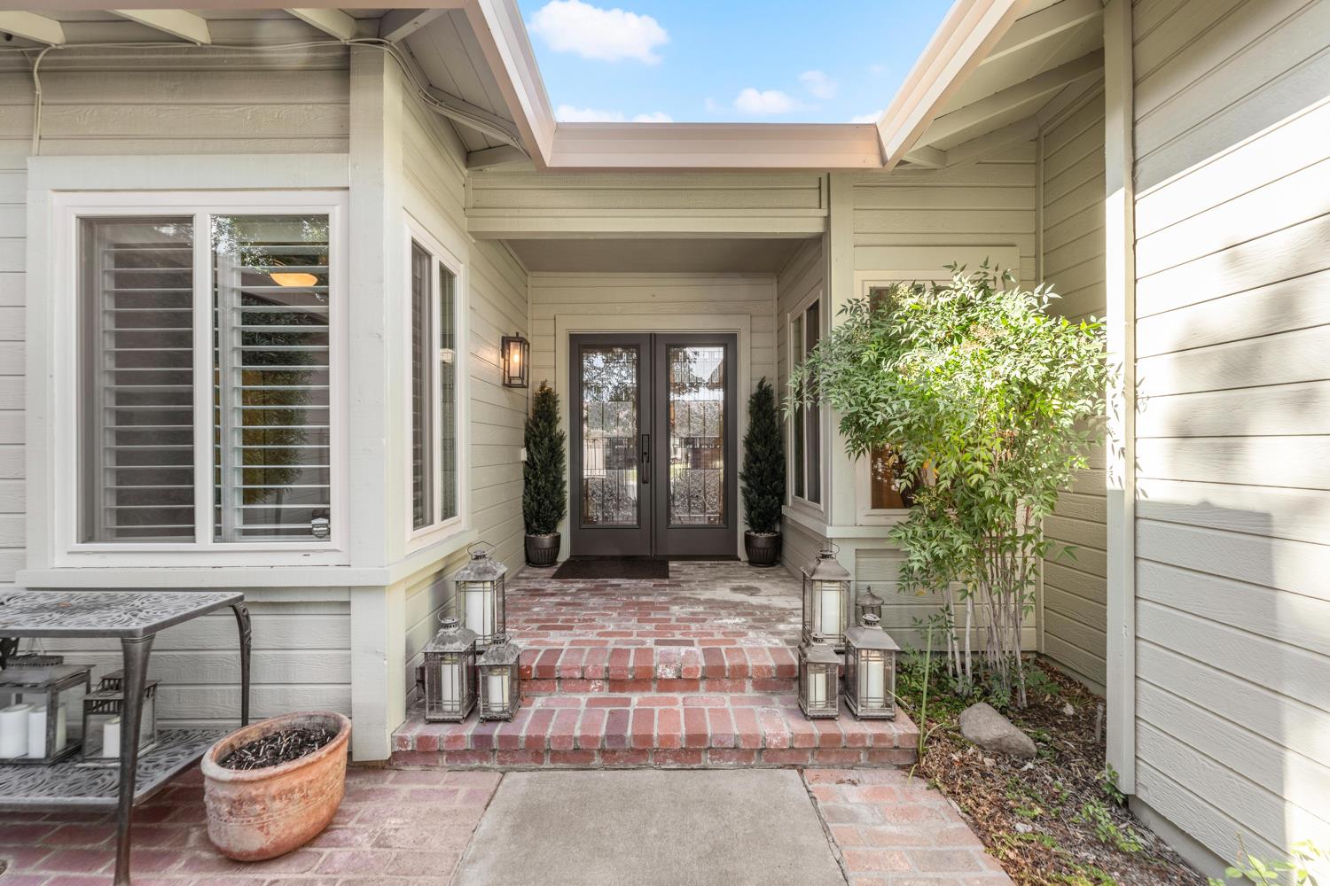 8833 Mountbatten Way