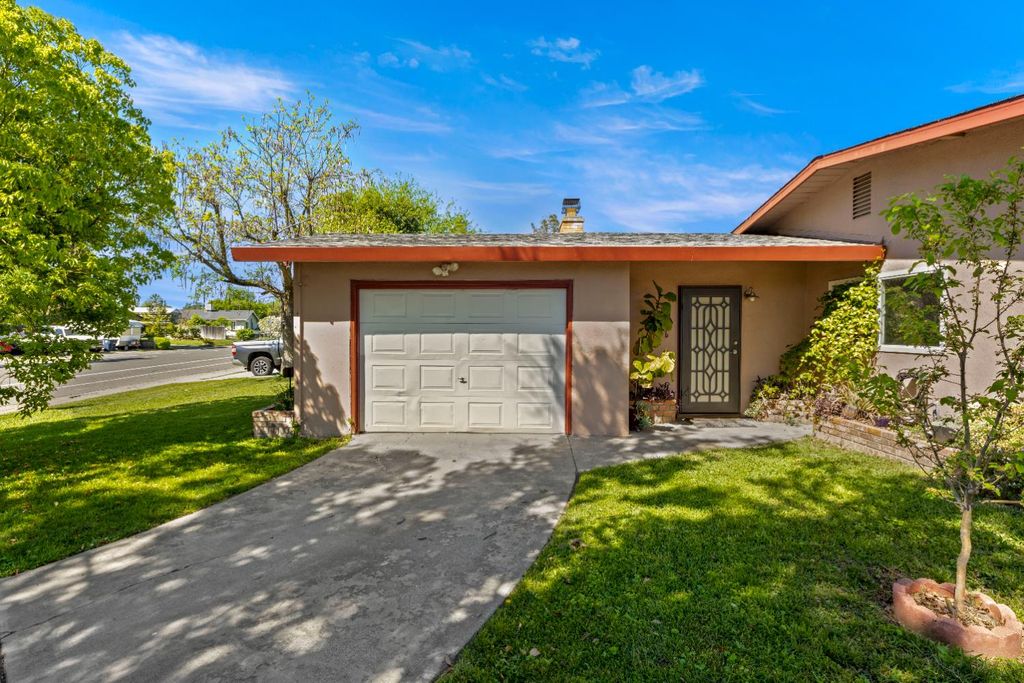 Photo of 8230 Butternut Drive, Citrus Heights, CA 95621 (MLS # 226034036)