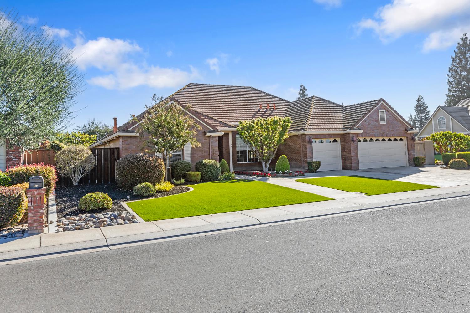 800 Country Club Circle