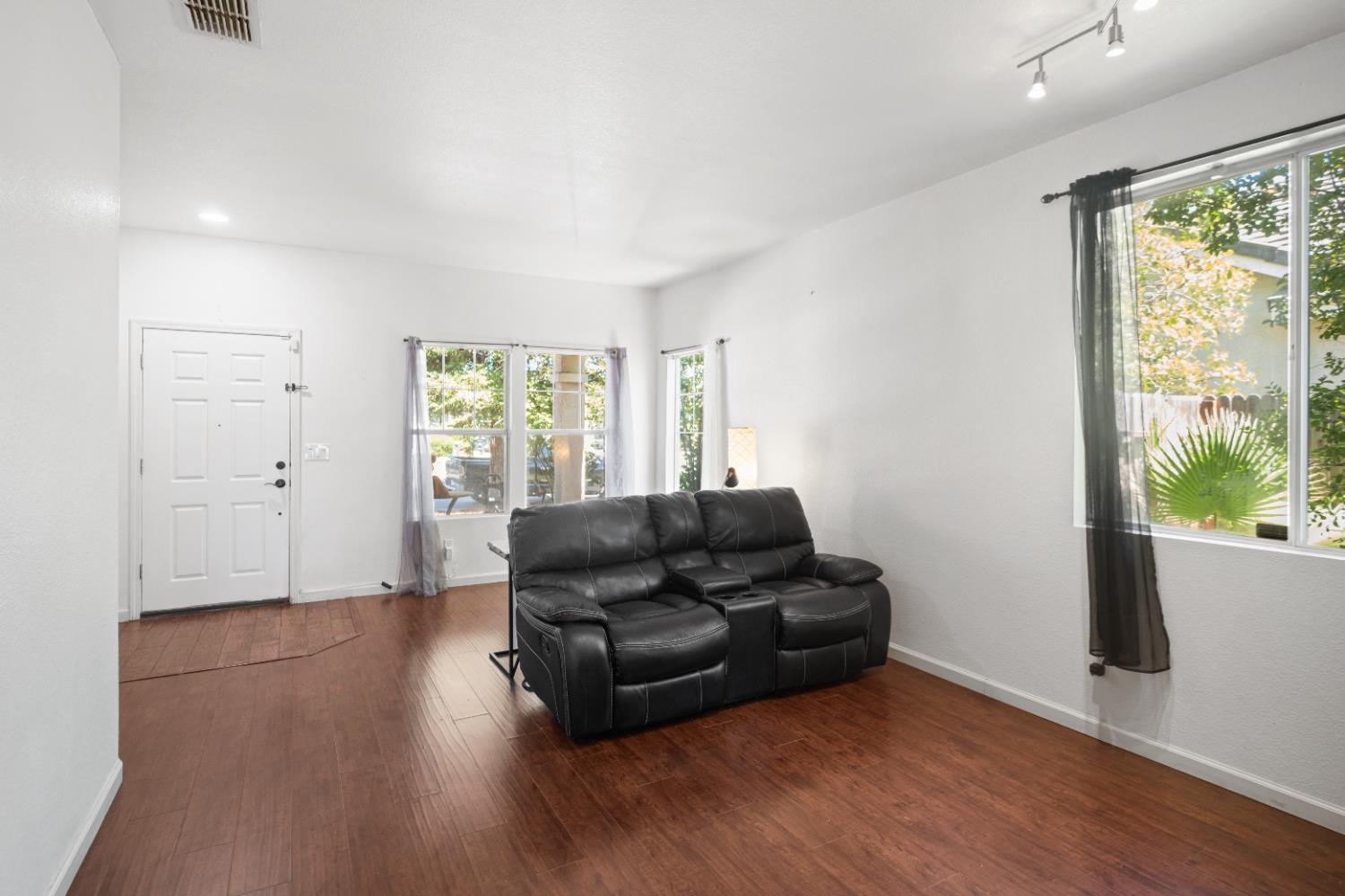 4001 Saintsbury Drive