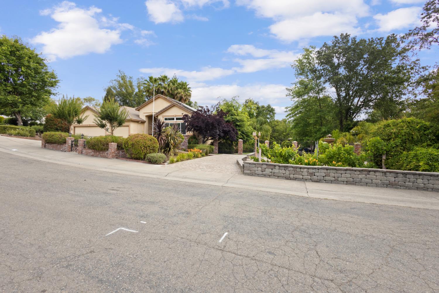 8383 Oakwood Hills Circle