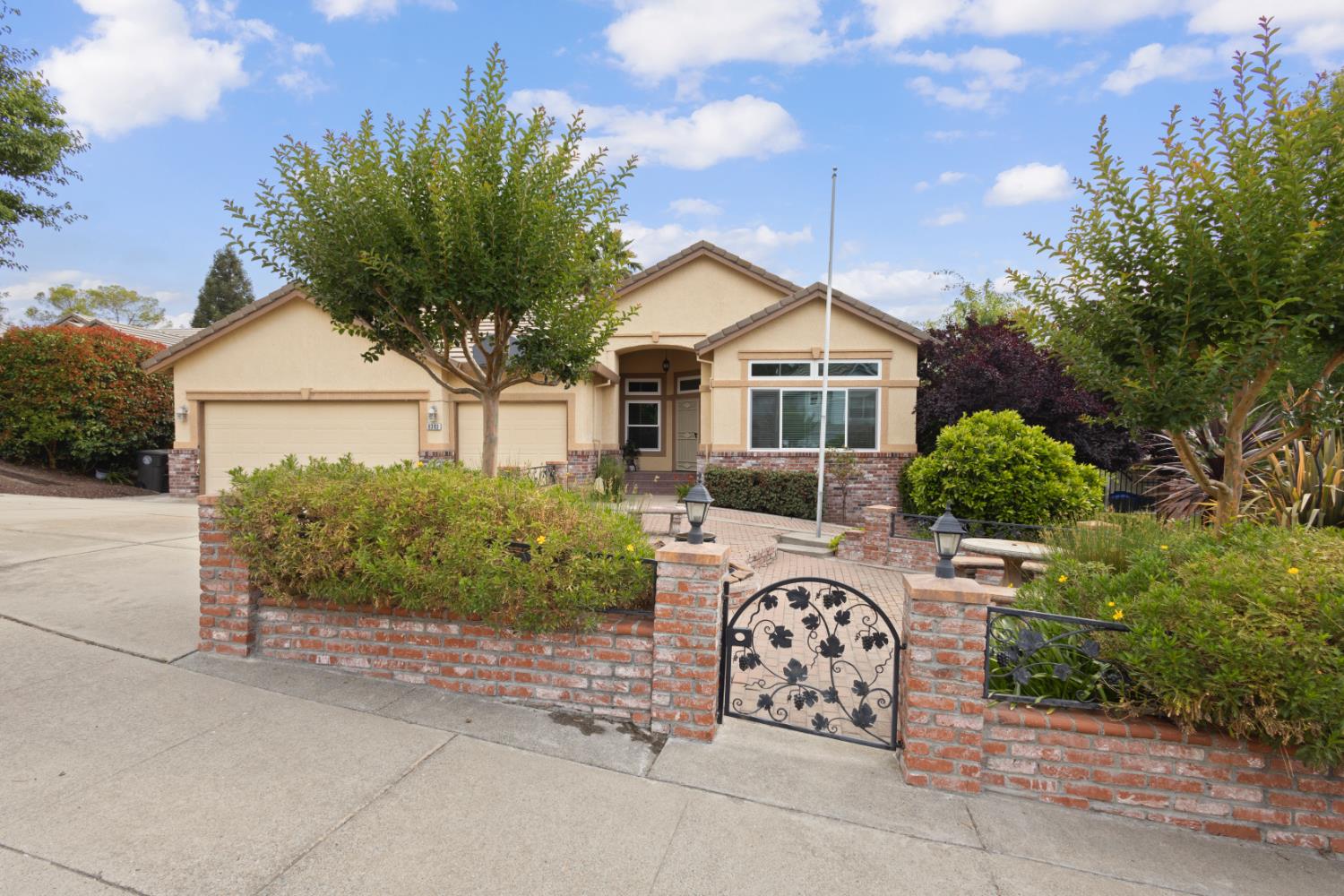 8383 Oakwood Hills Circle