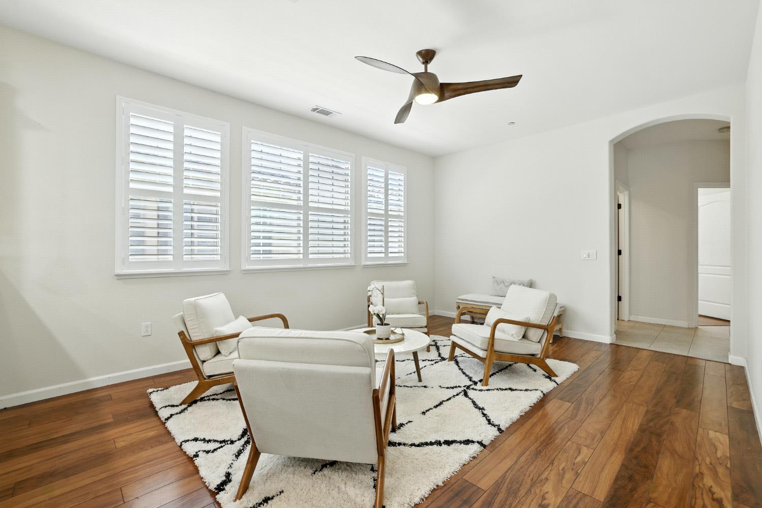 1401 Marseille Lane