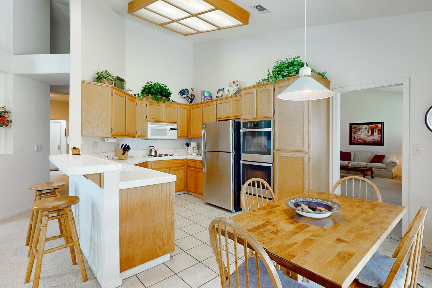 Yuba City, California 95993, United States, 4 Bedrooms Bedrooms, ,3 BathroomsBathrooms,Residential,Active,205435