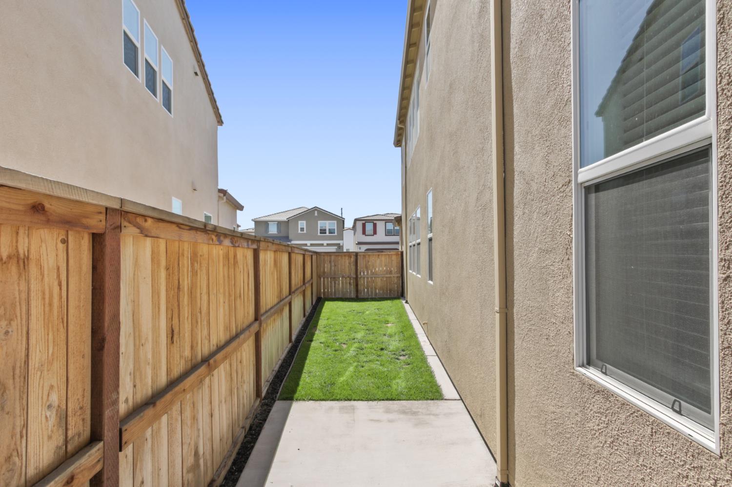 5254 Oceanside Dr