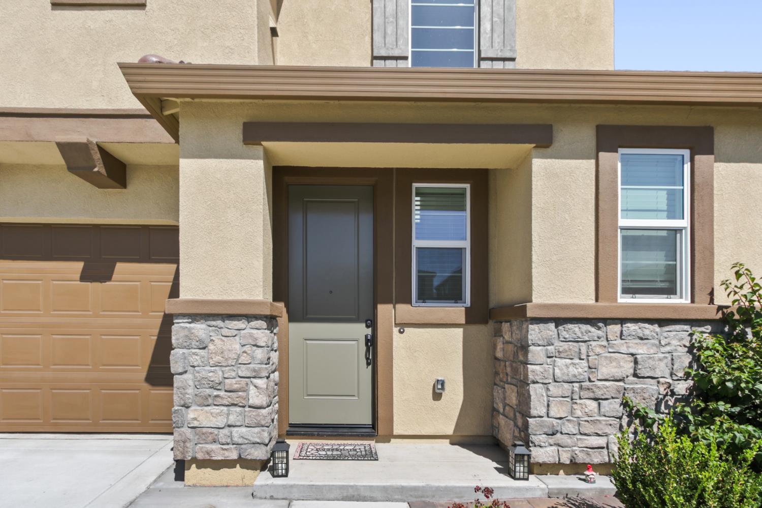 5254 Oceanside Dr