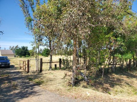 2001 E Eight Mile Road Lodi CA 95242