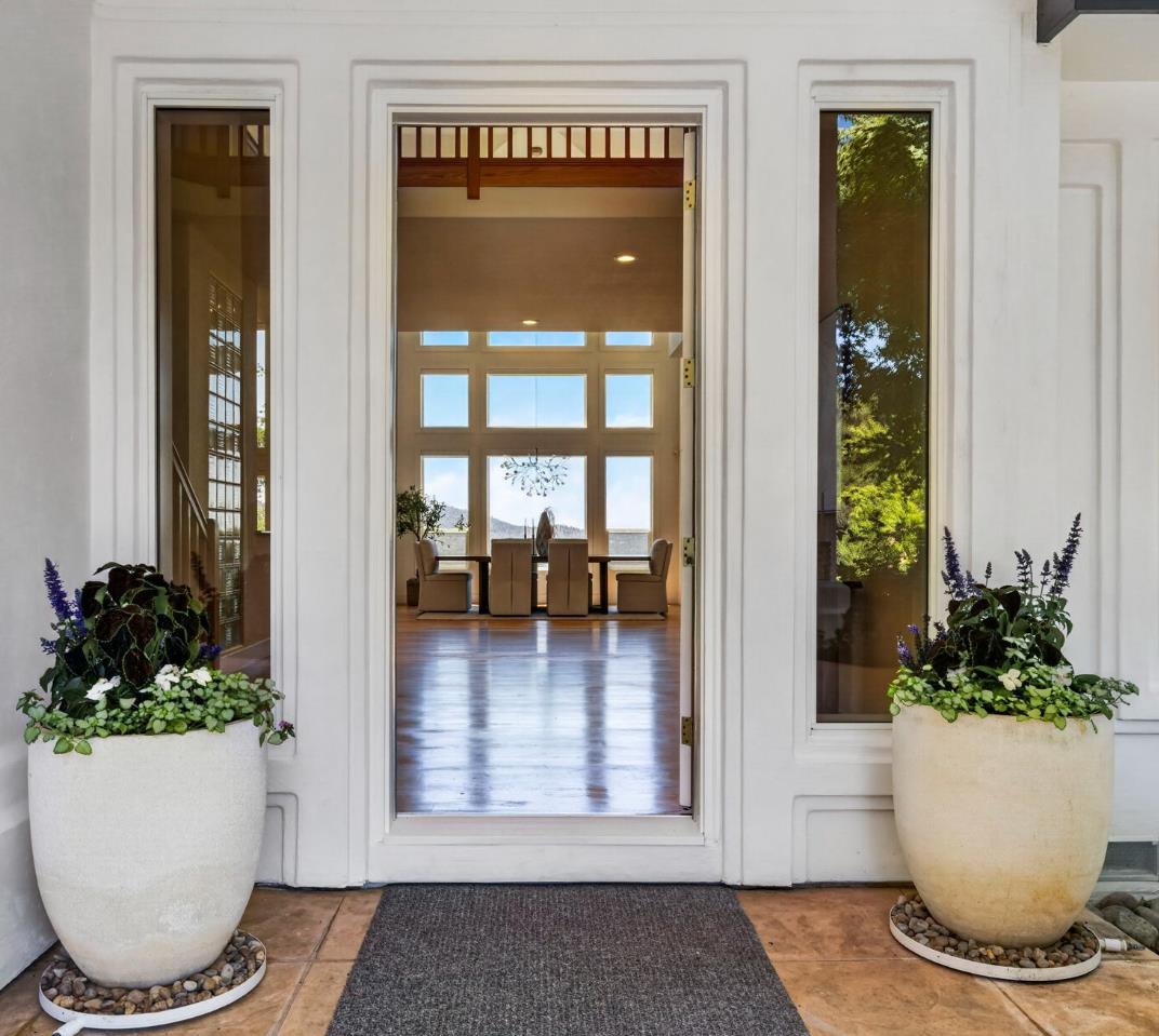 10100 Tierra Del Lago Place
