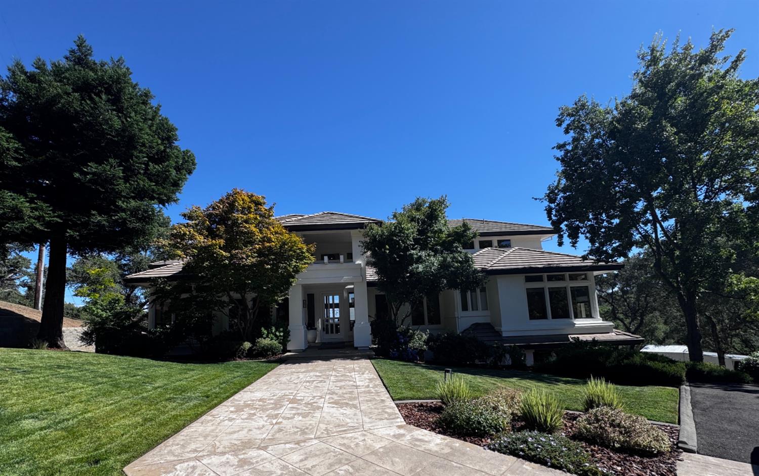 10100 Tierra Del Lago Place