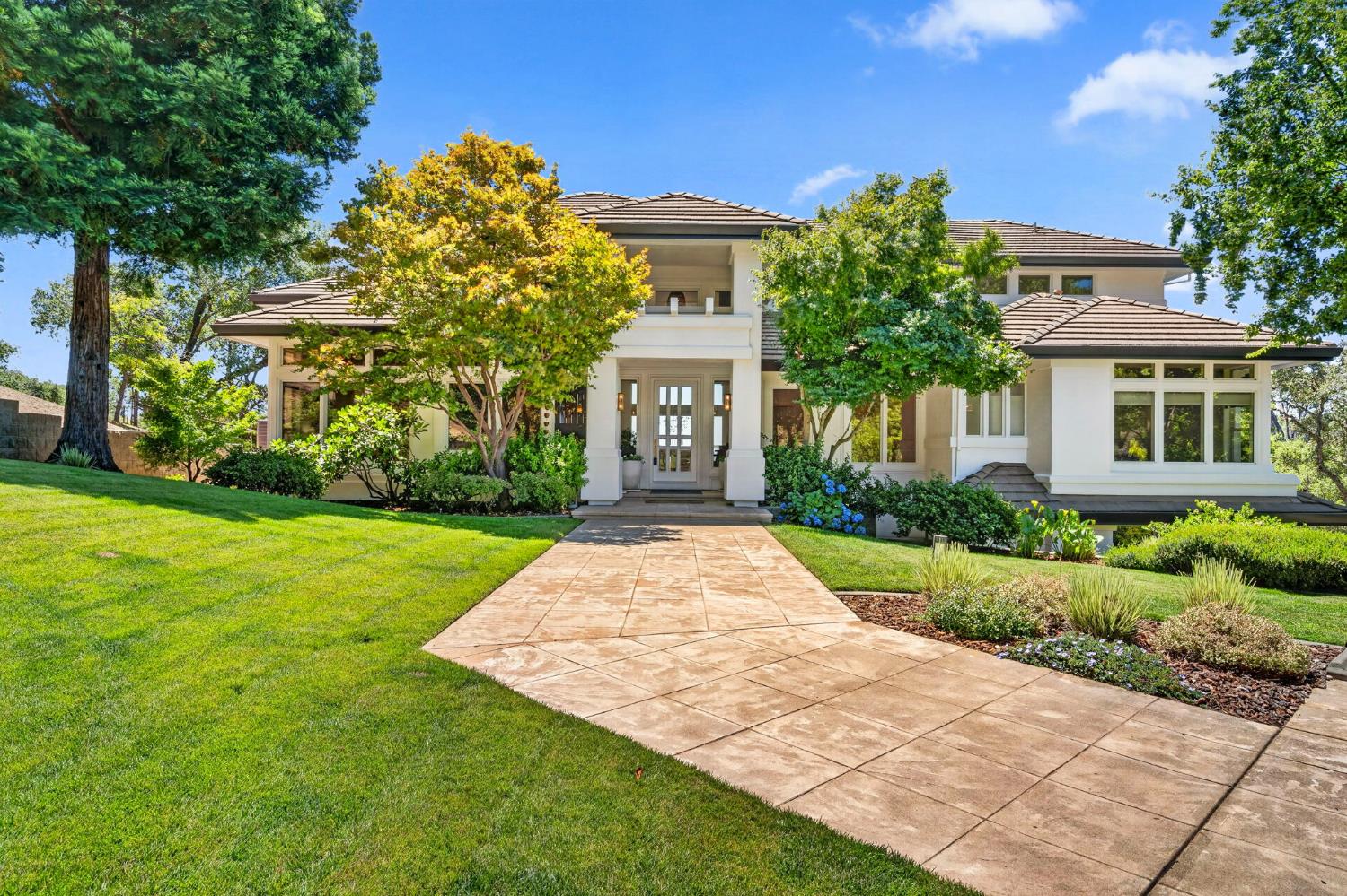 10100 Tierra Del Lago Place