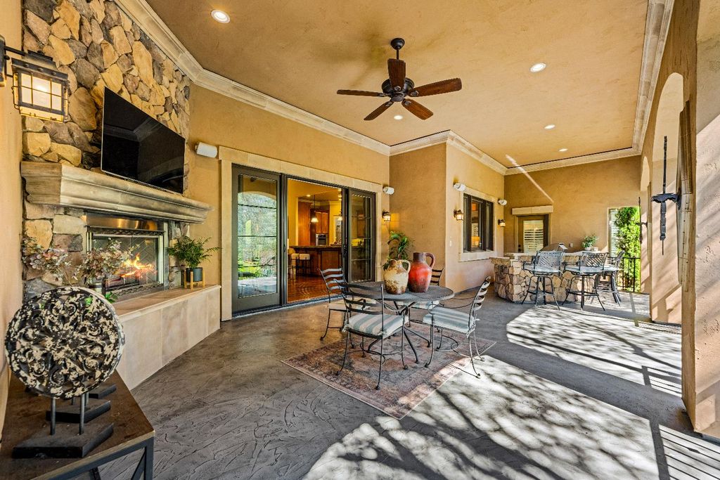 Photo of 2620 Vineyard Drive, Auburn, CA 95603 (MLS # 226007179)