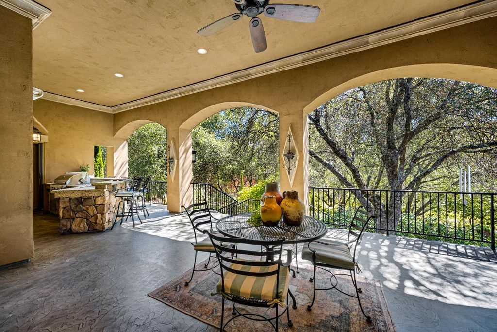 Photo of 2620 Vineyard Drive, Auburn, CA 95603 (MLS # 226007179)