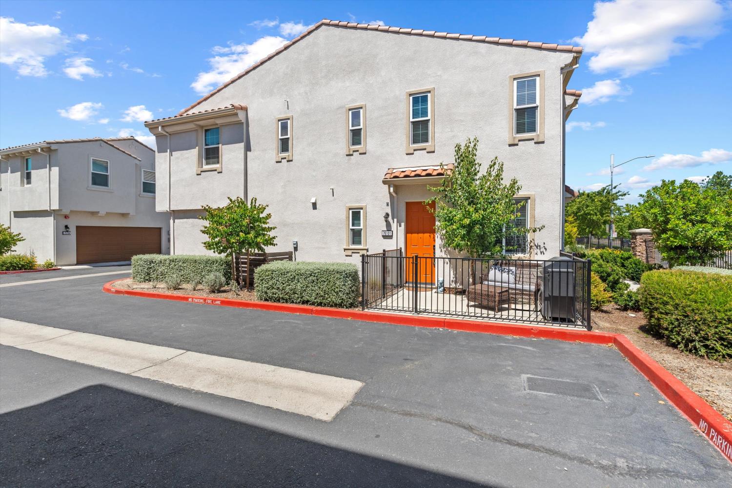 5301 E Commerce Way 76101