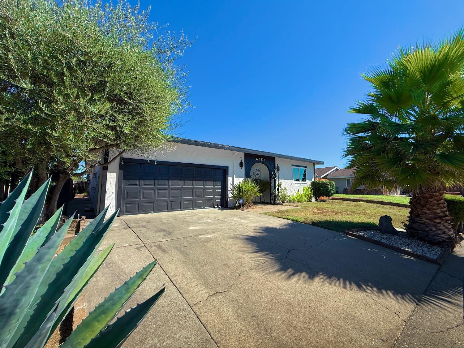 4321 Lamont Way
