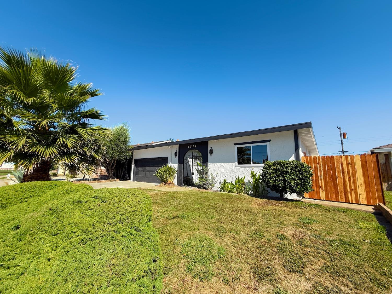 4321 Lamont Way