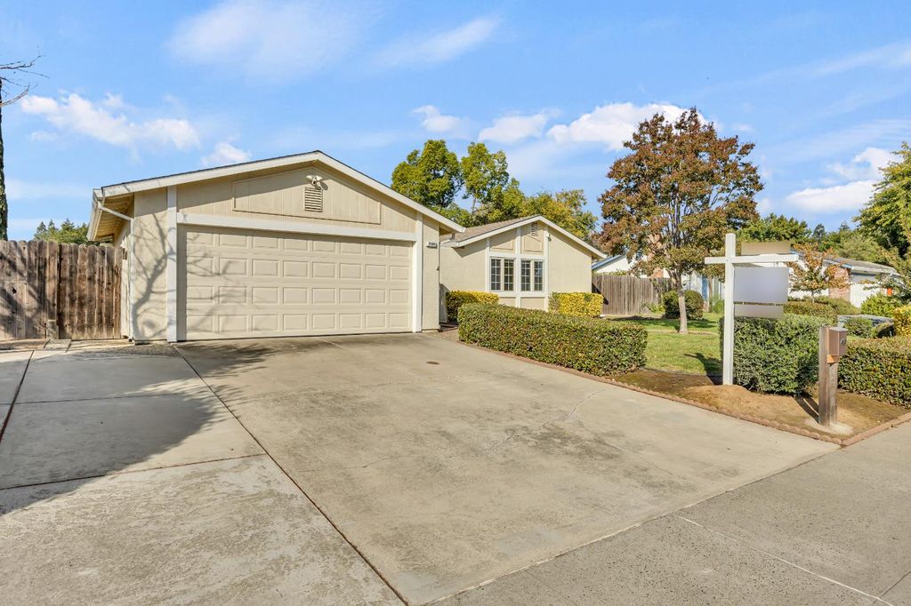 Photo of 3920 Westporter Drive, Sacramento, CA 95826 (MLS # 225135027)