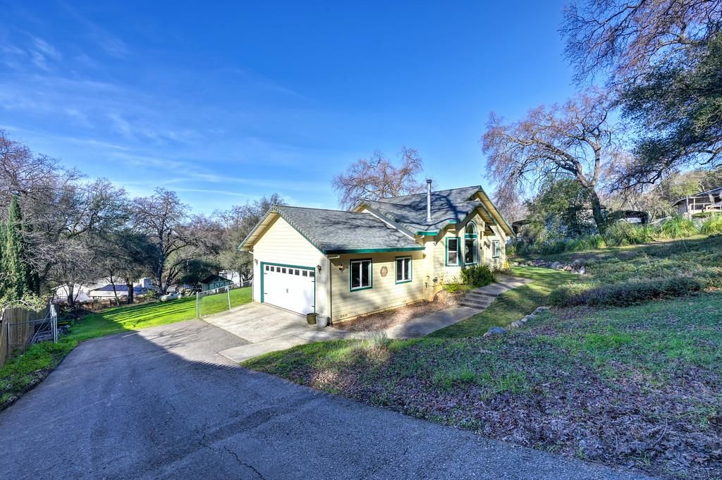 Photo of 4830 Tomandee Lane, Shingle Springs, CA 95682 (MLS # 226035992)