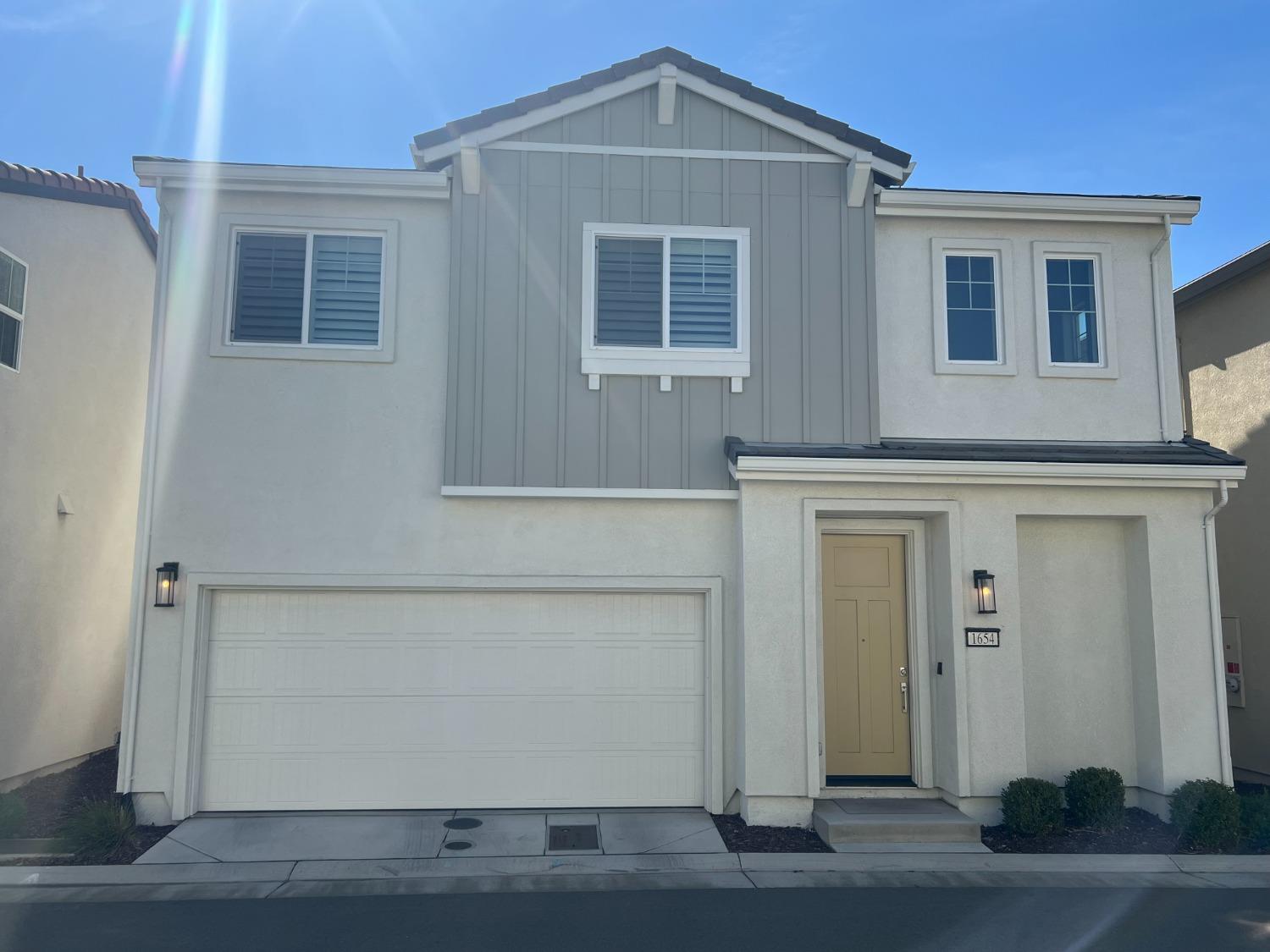 1654 Chanticleer Lane