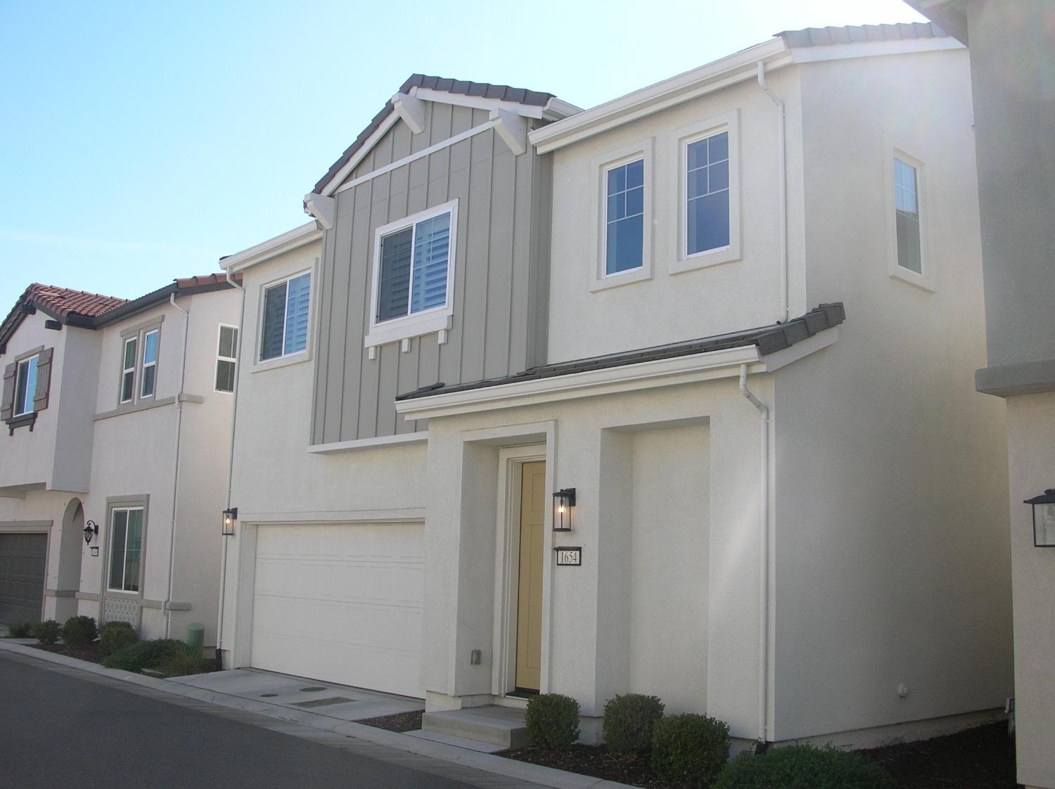 1654 Chanticleer Lane