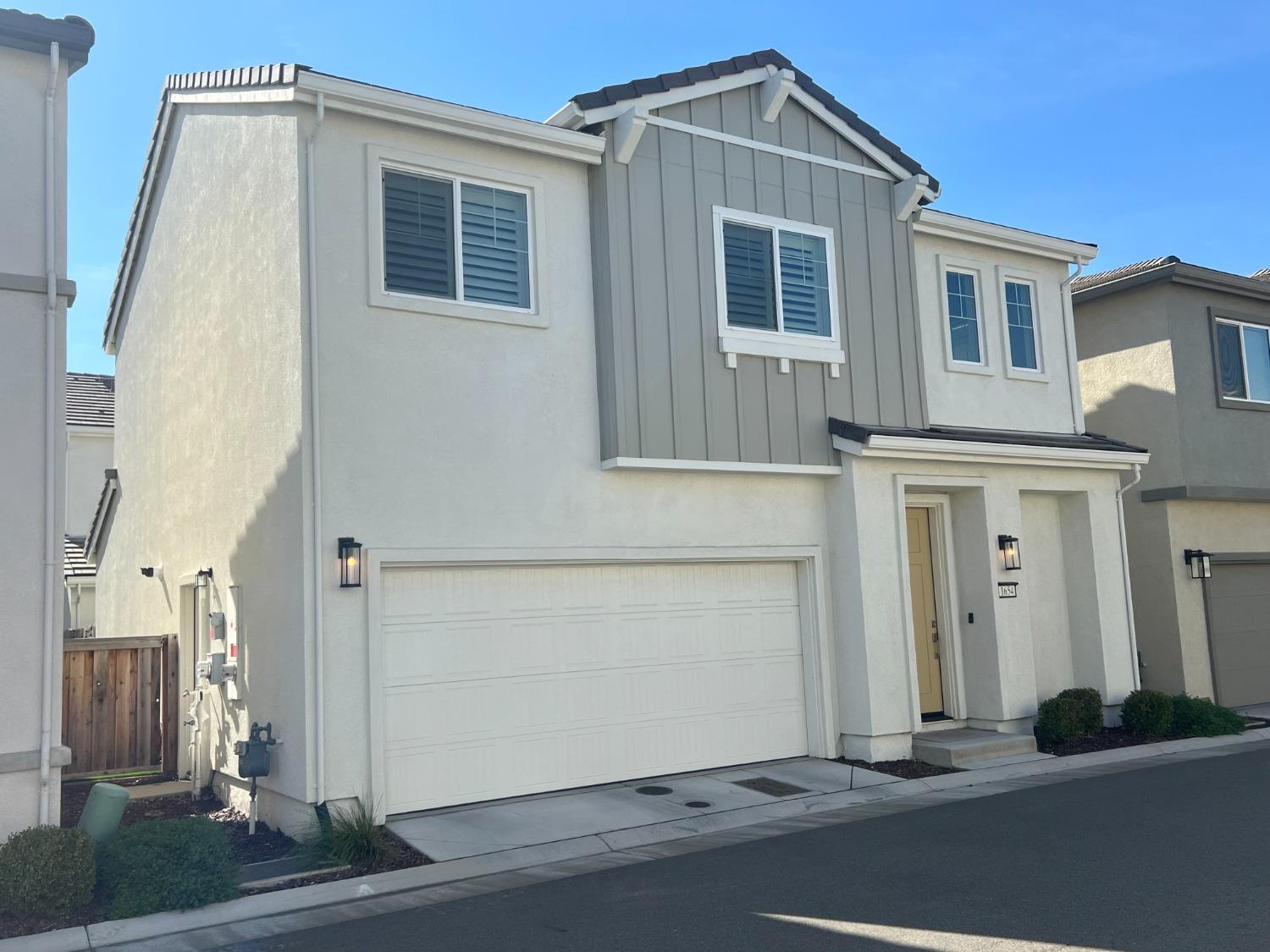 1654 Chanticleer Lane