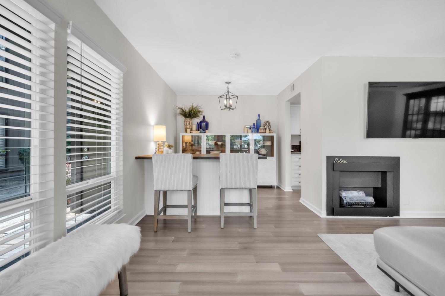 2410 Larkspur Lane 243