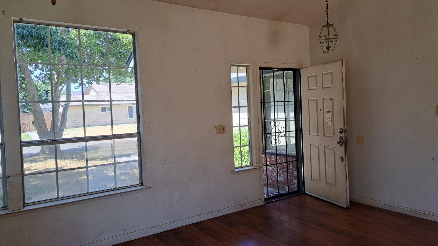 Sacramento, California 95823, United States, 3 Bedrooms Bedrooms, ,2 BathroomsBathrooms,Residential,Active,164806